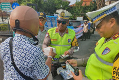 Bukan Cuma Tilang! Polisi Demak Justru Beri Hadiah Pengendara yang Tertib