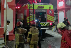 Rumah Penyimpan Stok Miras di Mangkang Semarang Terbakar, 8 Armada Dikerahkan
