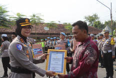 Kapolres Tegal Berikan Penghargaan Warga Atas Sinergi Menjaga Kamtibmas  