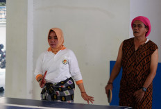 Pria Berdaster dan Perempuan Bersarung, Karyawan Perumda Tirta Ayu Tegal Meriahkan Lomba Tenis Meja Pitulasan 
