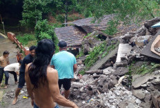 Diguyur Hujan Lebat, Dua Wilayah di Semarang Dilanda Longsor Timpa Rumah Warga 