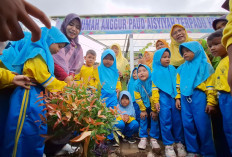 Hibah Pohon Anggur Warnai Aksi Tanam Sejuta Pohon di TK ABA Kebagusan