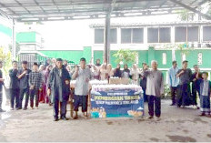 Perkuat Kepedulian di Bulan Ramadan, SMPN 3 Talang Bagikan Ratusan Takjil