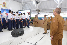 203 Sekolah di Kota Tegal Terima Bantuan Interactive Flat Panel