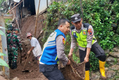 TNI dan Polri Berkolaborasi Tangani Longsor di Desa Sumbarang Tegal