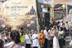 Gema Toleransi di Punggung Gunung Merbabu, Umat Buddhis Terima Ucapan Selamat Rayakan Waisak dari Lintas Iman
