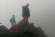 Tim Sar Lanjutkan Evakuasi Jasad Syafiq Ali di Gunung Slamet