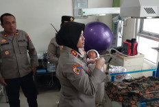 Kapolres Pekalongan Kota Beri Nama Arya pada Bayi yang Ditemukan di Terminal  