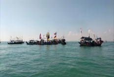 Merawat Tradisi Leluhur, 60 Kapal Iringi Sedekah Laut TPI Klidang Lor 2 Batang 