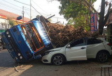Diduga Pecah Ban, Truk Pengangkut Tebu Ambruk Menimpa Mobil di Wedarijaksa Pati