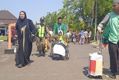Momen Haru Kepulangan Haji Batang, Tangis dan Tawa Sambut Jemaah Kloter 15