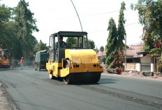 Jalan Berlubang Bikin Celaka, Ruas Ujungrusi-Trayeman Digeber Overlay 