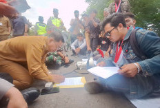Tanggapi Demo Mahasiswa, Plt Bupati Pekalongan Targetkan Satgas PHK Terbentuk Mei 2026