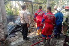 Gudang Furniture di Petanahan Kebumen Ludes Terbakar, Api Diduga dari Pembakaran Sampah