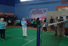 Saat Mamah Muda Pekalongan Unjuk Skill, 29 Pasang Ramaikan Turnamen Bulu Tangkis HUT RI