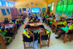 Mahasiswa KKN UMUS Brebes Edukasi Siswa SDN Randusari 02 Soal Bahaya Gadget Berlebihan
