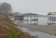 Gelombang Tinggi Terjang Pantai Setrojenar dan Suwuk Kebumen, Puluhan Warung Terdampak