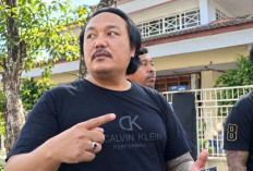 Massa Loyalis Geruduk Kantor Satpol PP Pati, Tak Terima Spanduk Dukungan Bupati Nonaktif Sudewo Dicopot!
