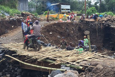 11 Jembatan Putus Diterjang Banjir Bandang, Warga Desa Penakir Terisolasi Hampir Tiga Pekan
