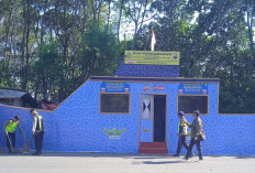 Unik, Pos Pam Mudik Polres Batang Ini Berbentuk Kapal di Pantai Sigandu