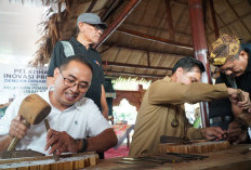 Witiarso Utomo Obral Kartu Sakti ke Ratusan Buruh Mebel Jepara, Ternyata Ini Manfaatnya