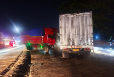 Rem Tak Berfungsi Sempurna, Truk Wings Box Tabrak Truk Tronton di Pantura Batang