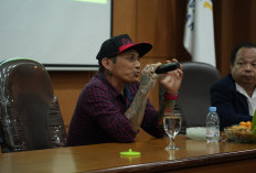 Bukan Kabur ke Kudus, Kades Viral Hoho Berikan Kuliah Unik ke Mahasiswa UMK