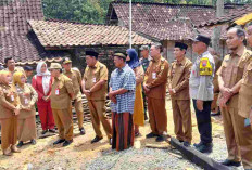 Kunjungi Keluarga Korban Kebakaran yang Renggut Nyawa Bayi Usia 11 Bulan, Bupati Grobogan Berikan Ini