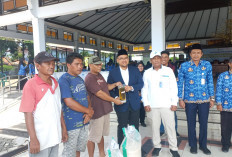 Bupati Batang Salurkan 2.082 Ton Beras dan Ratusan Ribu Liter Minyak untuk 104 Ribu Warga