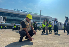 Cegah Gangguan Operasional Pesawat, Bandara Ahmad Yani Semarang Sisir Runway Lewat FOD Walk