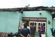 Dua Rumah Warga Tegal Ambruk, PMI Gercep Gelontor Bantuan