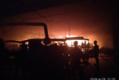 Api Melalap Pabrik di Maribaya, Enam Jam Petugas Berjibaku Jinakkan Si Jago Merah