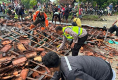 Rumah Seorang Warga Desa Pelem Roboh Akibat Diterjang Angin Kencang, Kerugian Capai Puluhan Juta