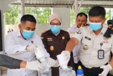 Kejari Grobogan Musnahkan Barang Bukti dari 78 Kasus yang Inkrah, dari Narkoba hingga Senjata Tajam