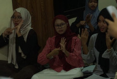 Ngabuburit Unik Gen Z di Batang, Pilih Belajar Bahasa Isyarat daripada Nongkrong