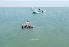 POSSI Rembang Kibarkan Merah Putih di Kedalaman 10 Meter Perairan Pulau Gede