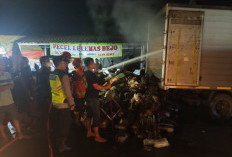 Respon Cepat Polres Tegal Tangani Kebakaran Truk Paket di Adiwerna