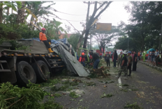 Sopir Tewas Terjepit, Truk Muatan Asbes 30 Ton Rem Blong di Jalan Lingkar Salatiga