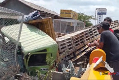 Truk Tronton Tabrak Jembatan dan Pipa BBM Pertamina di Kebasen, Dua Orang Luka