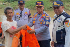 Jelang Nataru, Dishub Batang Cek Rambu Tol Khayangan hingga Penyebrangan Sungai