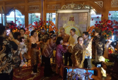 Dua Kubu, Dua Halalbihalal di Keraton Solo