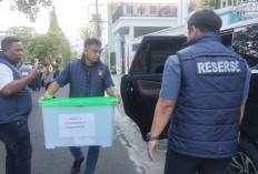 Penyidik Gotong Satu Boks BB, Rumah Nicho Ditempeli Stiker Pengawasan Subdit II Ditreskrimsus Polda Jateng