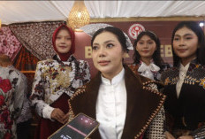 Memukau! Cantik Ibu Bupati Brebes Pakai Baju Adat Papua Saat Pimpin Upacara HUT RI di Kabupaten Brebes