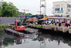 Hari Peduli Sampah Nasional, Ratusan Warga Semarang Bersihkan Kali Tawang Mas 