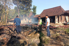 Sebuah Rumah di Toroh Ludes Terbakar, Pemicu Diduga dari Kompor Gas yang Masih Menyala