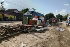 Berjualan di atas Saluran Drainase, Sejumlah PKL di Terminal - Pasar Wirosari Ditertibkan