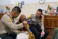 Saat Taruna Akpol Belajar Arti Kepedulian dari Senyum Para Lansia di Panti Jompo Banjarsari Solo
