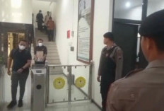 KPK Geledah Ruang Rektor dan Wakil Rektor Unsoed, Bawa 60 Barang Bukti