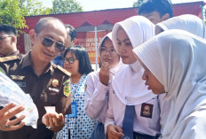 Reaksi Polos Pelajar Lihat Sabu Asli di Kejari Batang,  Rizqy: Kayak Tawas