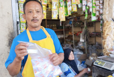 Harga Plastik Melambung Drastis, Pedagang Kecil Kurangi Takaran Ketimbang Naikan Harga